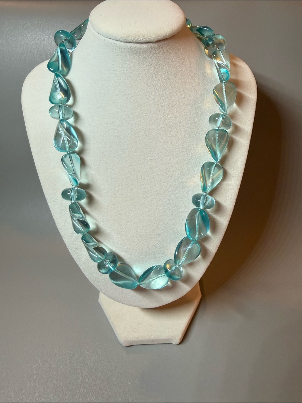 Aqua Blue Lucite Beaded Statement Necklace 🗽🖤